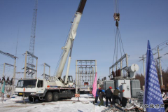 兴凯湖电业局：检修公司变压器吊装工作顺利完成