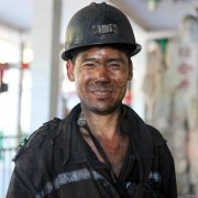 地层深处的掘“金”人——一线煤矿工人工作实录