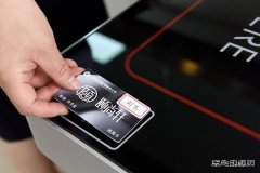 给社区老人摆张“健康餐桌”