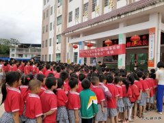 江西：兴泉铁路兴宁4标一分部举行庆“六一” 助学献爱心活动