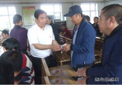 公司党委委员宣传部长张玉贤在向阳矿六井上班前课