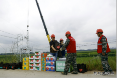 佳木斯供电公司：开展“夏季送清凉”慰问活动