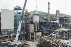 吉林石化脱硫反应器一次安装就位