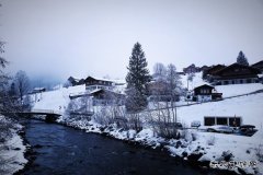 白“云”深处有人家（摄影作品）