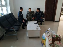 布尔津路政海事局节前慰问工作队队员，助力做好群众工作