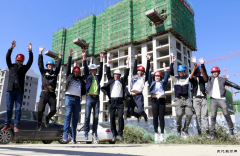 遵化首个装配式棚改项目首栋楼封顶