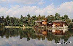 湖光秋色两相和（摄影作品）