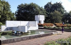 云南省西双版纳热带花卉园周总理纪念碑园