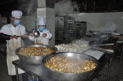 高山煤矿：改善“两堂一舍”做好职工的“娘家人”