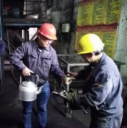 贵州盘江月亮田矿选煤厂党支部开展“送温暖、保安全”活动