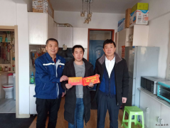 南露天煤矿领导春节走访慰问困难党员 浓浓关怀暖人心