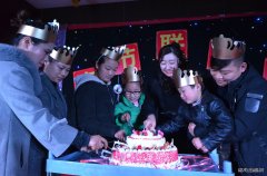 中煤新集楚源公司：职工集体过生日