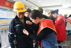 潞安集团李村矿开展“雷锋在身边 志愿我先行”学雷锋系列活动