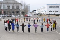 李村煤矿举办“提升女工素质 凝聚团队精神”拓展活动