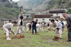 大化水电总厂：开展援助板兰村“党旗引领&#8226;联建联养”主题