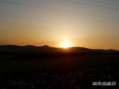 七、八点钟的矿山（摄影作品）