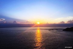 东极日出（摄影作品）