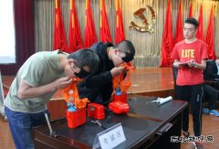 潞安集团李村煤矿：自救器盲戴 快！准！稳！