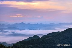 朝霞与山峦（摄影作品）