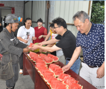 高山煤矿：井口送清凉 职工系心中