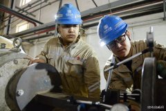 辽源发电厂职工坚守岗位度中秋