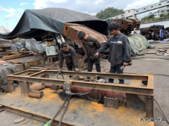 高山煤矿：压制U型钢省时省力