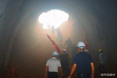 中铁二十一局五公司：兴泉铁路XQXN-4标又一座隧道顺利贯通