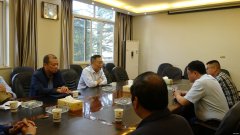 盘江股份纪委书记高守鸣慰问全国劳动模范陈广军