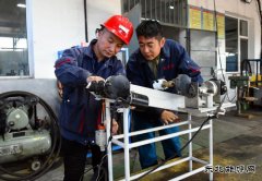 潞安集团李村煤矿：创新设计一种防转载机断双链装置