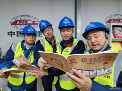 身边榜样上了连环画