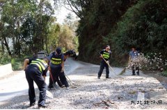 云南省景洪市嘎洒镇开展开展路面抛洒物专项治理