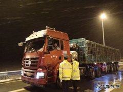 恰库尔图超限检测站开展“全国交通安全日”宣传活动