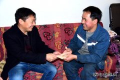 金佳矿节前走访慰问老干部和困难职工