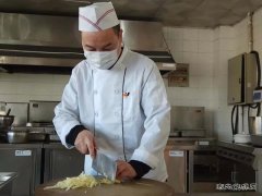 “疫情防控我在前”——谢家祥：为职工提供可口的饭菜是我的责任