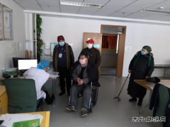 富蕴路政海事局党员干部日扎别克·恰力甫紧急救助突发心脏病人