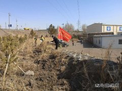 南露天煤矿开展“除草防火做表率，党员奉献展风采”主题党日活动