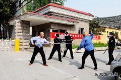 雷鸣科化与东黎派出所联合开展反恐防暴演练