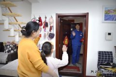 【新闻组照】劳动模范的一天