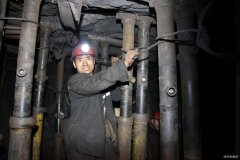 二十年汗洒煤海 二十载躬耕不倦