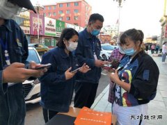 贴心服务电靓“地摊夜生活”