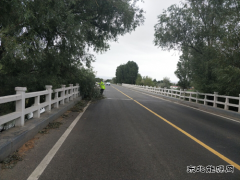 北屯执法大队“卫士”及时清理路障，保障民众出行安全