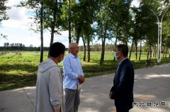 兴凯湖电业公司：党徽闪耀迎七一 关注问慰老党员