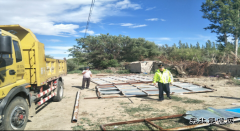 北屯执法大队拆除违规广告牌