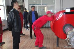 白水社区率先开阀点炉 为居民提前供暖