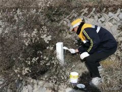 蒲白矿业铁路运输公司：为保安全亲率队  跋山涉水除隐患