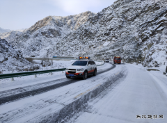 富蕴执法大队：积极应对强降雪天气 确保道路安全畅通