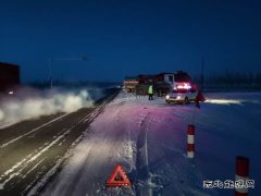 阿勒泰执法支队富蕴执法大队及时救援  恶劣天气被困车辆