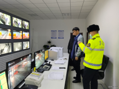 富蕴执法大队联合辖区高速收费站：严厉打击“换卡”逃费行为