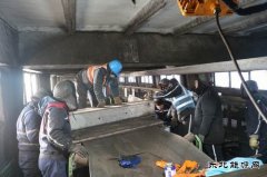 南露天煤矿节前抢修704胶带 快速恢复生产