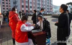 蒲白建庄矿业公司开展“学雷锋、树新风” 团青服务一条街活动